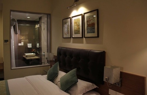 Ellis Bridge Hotel | Riverview Hotel
