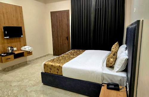 Tarabganj Hotel | RN Hotel And Lawn