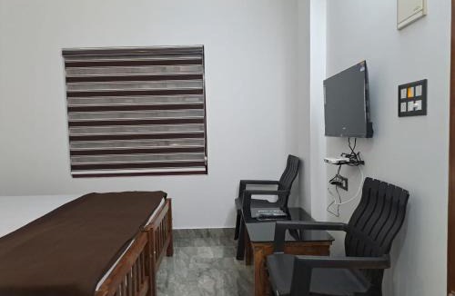 Elappara Cabin | Roadway Inn