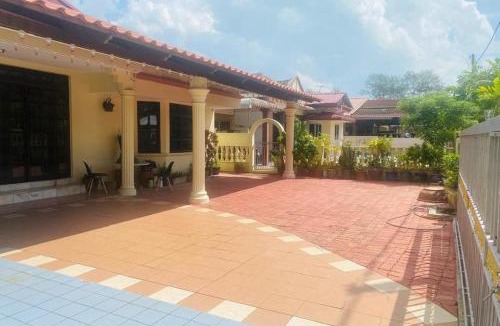 Butterworth House | Robina Homestay
