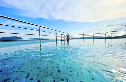 Kampung Pokok Asam Apartment | Rooftop Swimming Pool with Seaview Apartment