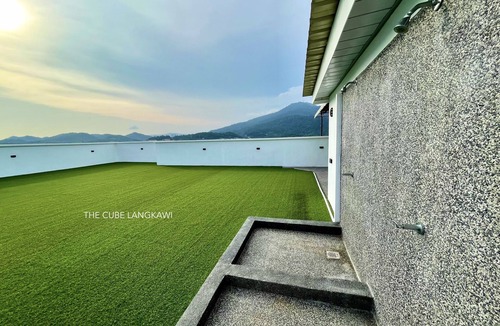 Kampung Pokok Asam Apartment | Rooftop Swimming Pool with Seaview Apartment