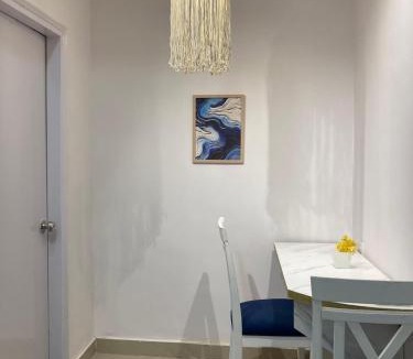 Bandra West Apartment | Room close to sea carters