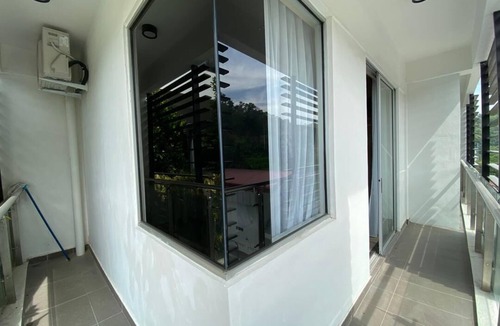Tanjung Aru Apartment | ROOMAH!Clean, Comfy & Spacious Studio Unit! 5-min drive from KK Airport!