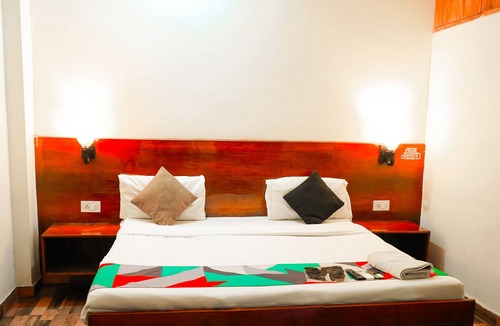 South Extension Hotel | Roomshala 048 South Ex Golden