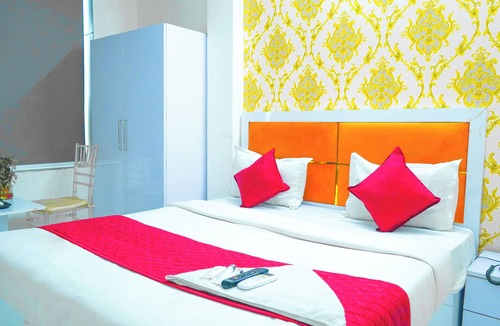 Indirapuram Hotel | Roomshala 115 Satguru Residency