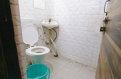 New Delhi Hotel | Roomshala 156 Hotel Mannat Inn
