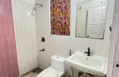 Noida Hotel | Roomshala Hotel Blue Inn Noida Sector 51