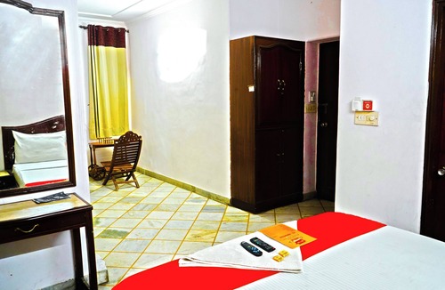 Old Rajinder Nagar Hotel | Roomshala Hotel Iconic Near Karol Bagh