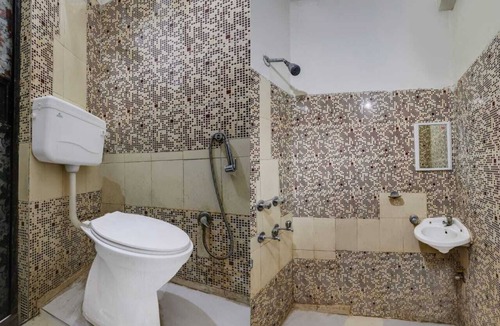Old Rajinder Nagar Hotel | Roomshala Hotel Iconic Near Karol Bagh
