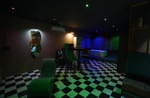 Kadadhe Hotel | Roots