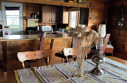 Adolphustown Cabin | Rooty’s Way in PEC
