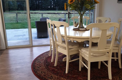 Exeter House | Roseanna Cottage - Modern Farm Cottage in a rural location