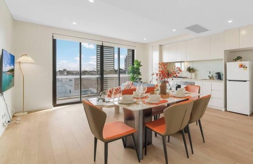 Rosebery Apartment | Rosebery 宽敞公寓｜近 Green Square 车站、机场、悉尼 CBD