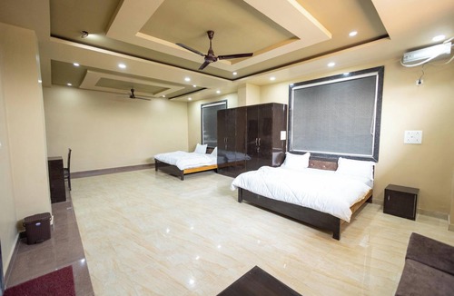 Kanpur Hotel | Royal Mansion Lawns
