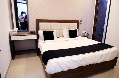 Knowledge Park III Hotel | Royal Park Inn