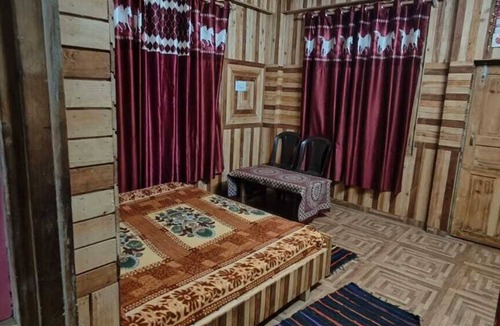 Mohal Hotel | Royal Parshar Lake Home Stay