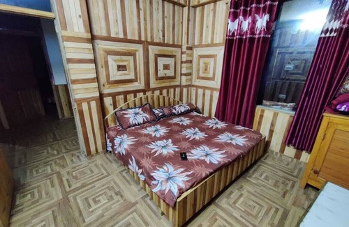 Mohal Hotel | Royal Parshar Lake Home Stay