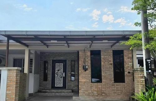 Kampung Air House | Rumah Inap Nik Atik