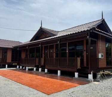 Kampung Bukit Tok Beng Ski Chalet | Rumah Kebun Gucher