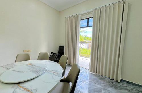 Batu Rakit House | Rumah Mak Anjang - Wifi, 4BR, 9-10Pax