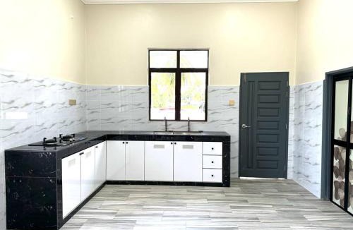 Batu Rakit House | Rumah Mak Anjang - Wifi, 4BR, 9-10Pax