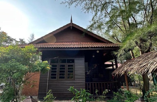 Kampung Ru Muda Ski Chalet | Rumah Seraya@Zaki’s Residence, Marang, Terengganu