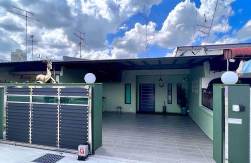 Taman Abad Cottage | Rusa Cottage (Sleeps 10 pax - 1 min walk from KSL)