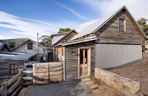 Crackenback Ski Chalet | ⭐️ Rustic Barn House ⭐️ Hydro Spa Bath ⭐️ Pets Welcome