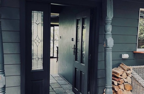 Kurrajong Heights Cottage | Rustic Mountain Cottage with Quirky Charm Classic old school retreat