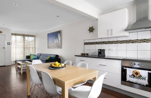 Rye House | Rye Beachfront Gem - Spacious Bayside unit