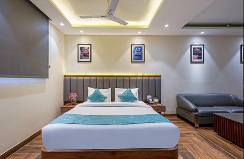 Sector 51 Hotel | S by Z Hotels, Baani Square