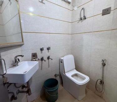 Nizamuddin East House | S Pal Palace -Walk in Nizamuddin Railway Station