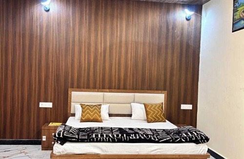 Varanasi House | S R GUEST HOUSE