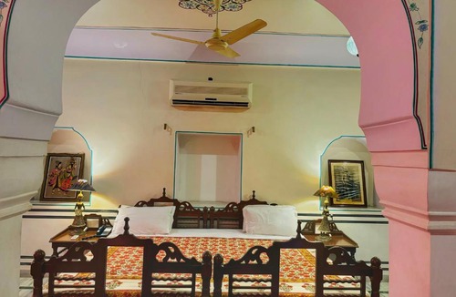 Amer Fort Road Hotel | Saba Haveli