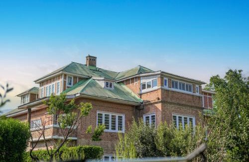Srinagar House | SaffronStays Awakening - Heritage suites in Srinagar with Kashmiri craft, river walks & farm-to-table dining