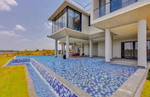Trimbak Villa | SaffronStays Serivaas The Lakeview Estate