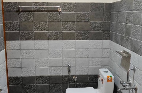 White Town Apartment | Samarpan - WFH ready cozy retreat