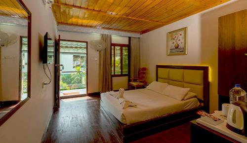Cox's Bazar Hotel | Sampan Cafe and Resort