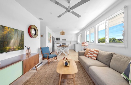 Currarong Cottage | SAND Cottage- Light, breezy. 1 min walk to Currarong Beach.