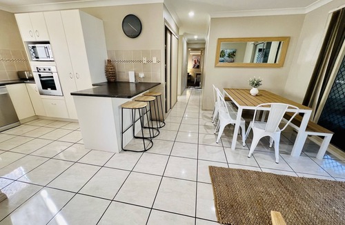 Sandstone Point House | Sandstone Point Family home, Bribie beaches, pet friendly