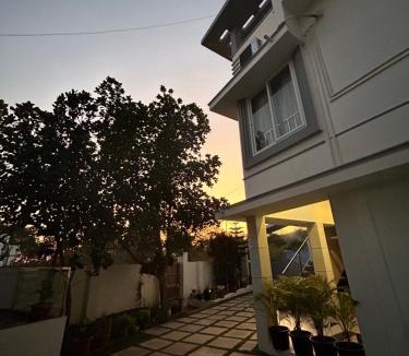 Yelagiri Hotel | Sapphire Stayss