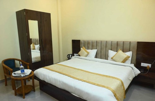 Ayodhya Hotel | Saraswati Luxurius Home Stay