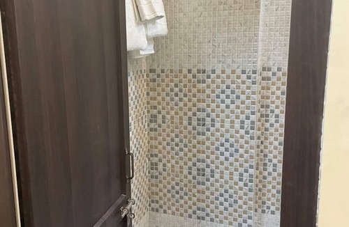 Ayodhya Hotel | Saraswati Luxurius Home Stay