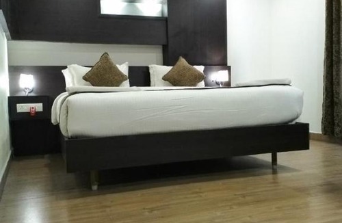 Madurai Hotel | saravanaa residency