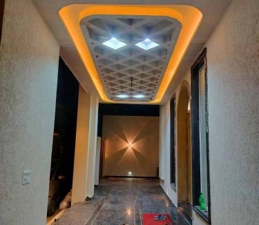 Mathura Hotel | Savadhani Palace