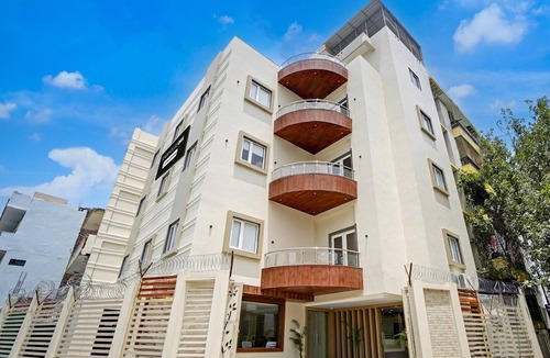 Mahmoorganj House | Saver Double Banaras Sri Hari Inn