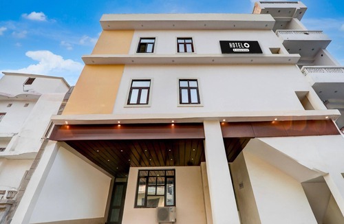 Indira Nagar House | Saver Double Hotel Parijat