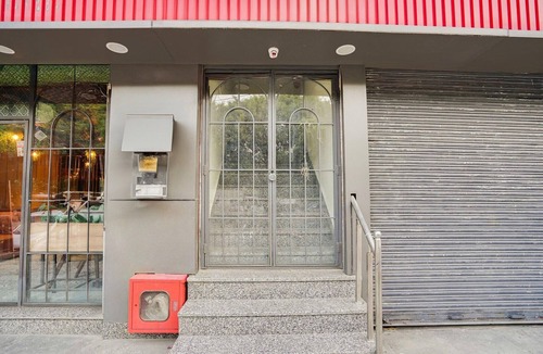 Delhi House | Saver DoubleRoyal Inn