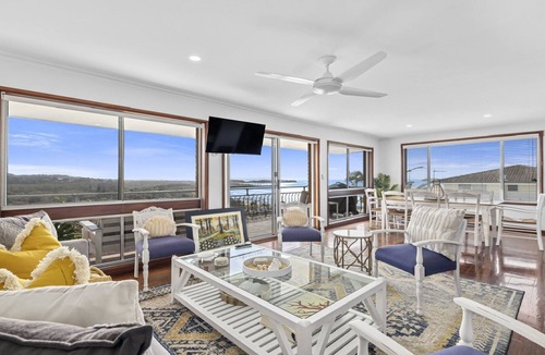 Emerald Beach House | Sea Change - Spectacular views without the huge price tag! Walk